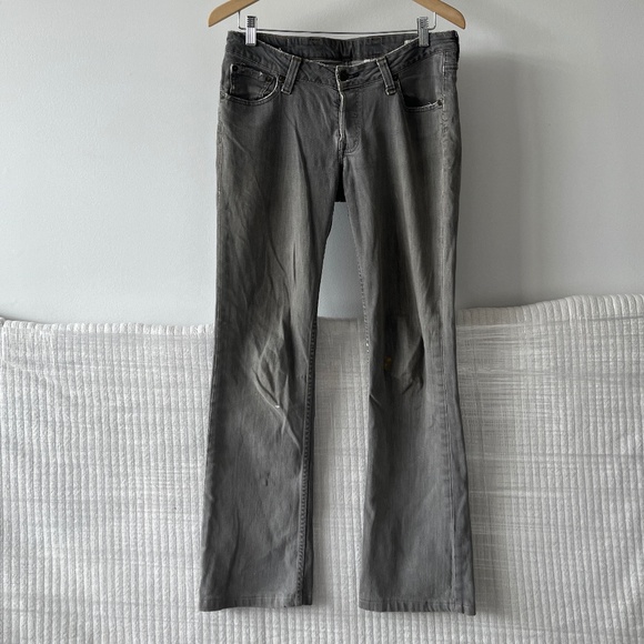 Vintage grey low-rise Levi's, size 31 (fits like 29) - Picture 2 of 10